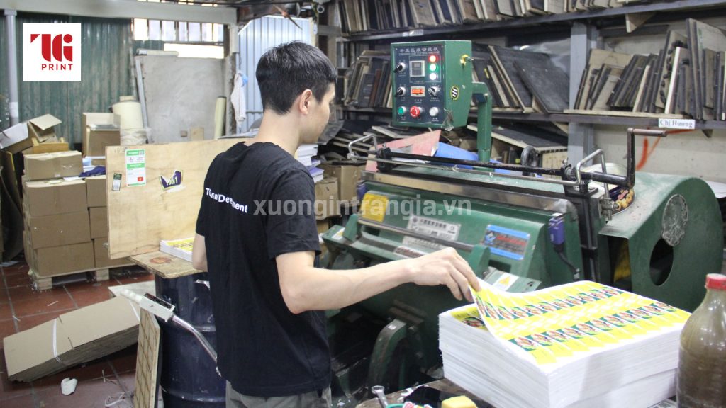 in-nhan-chai-lo-gia-re